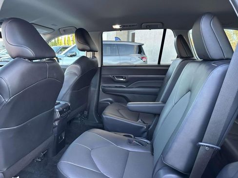 Used 2024 Toyota Grand Highlander Limited image 11