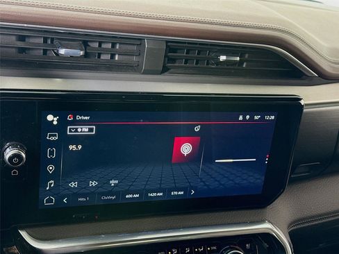 Used 2023 GMC Sierra 1500 Denali w/ Technology Package AWD/4WD image 8