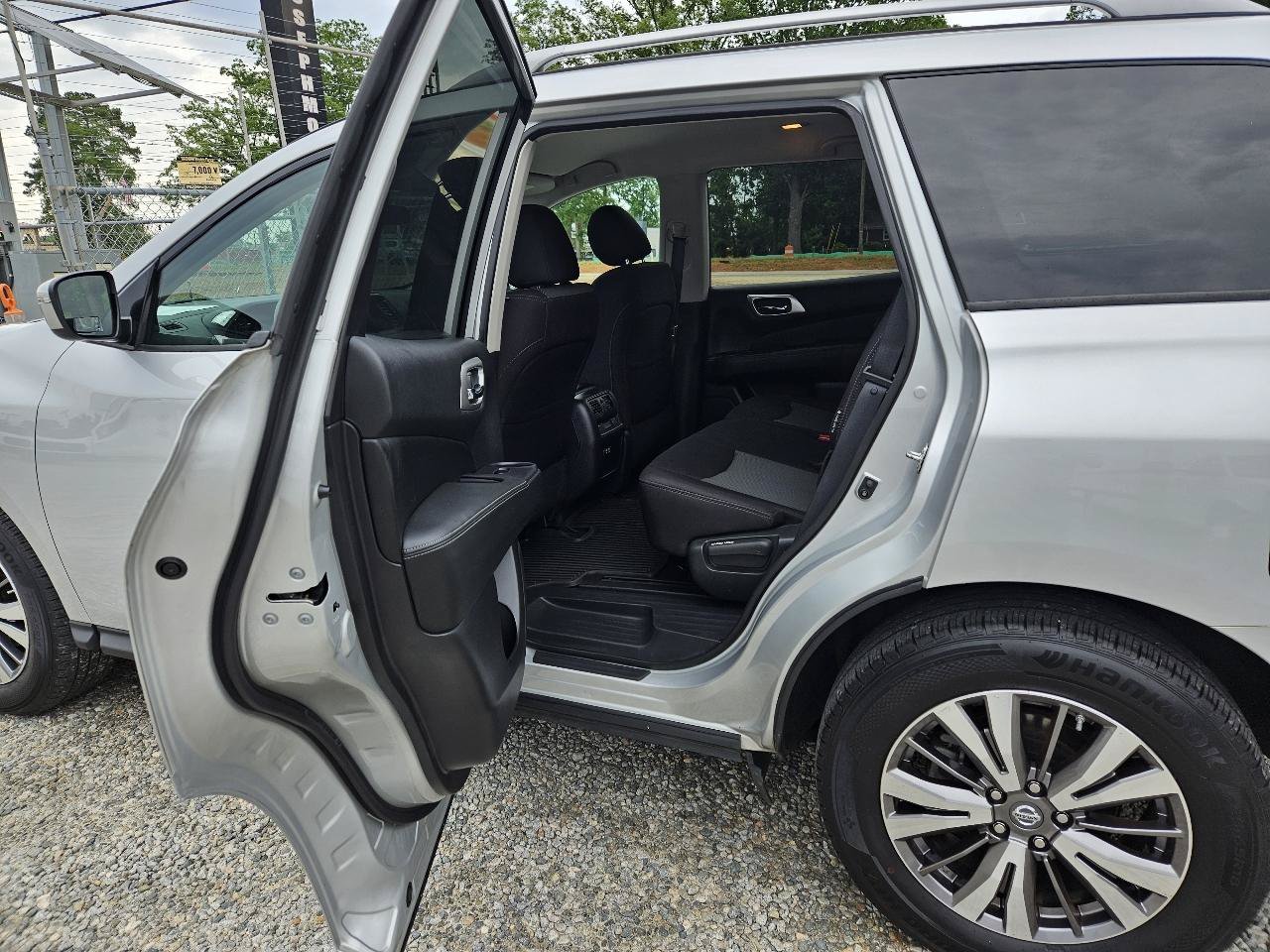 Used 2019 Nissan Pathfinder S AWD/4WD image 16