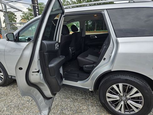 Used 2019 Nissan Pathfinder S AWD/4WD image 16