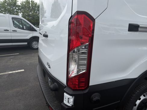New 2026 Ford Transit 250 148 Medium Roof RWD image 19