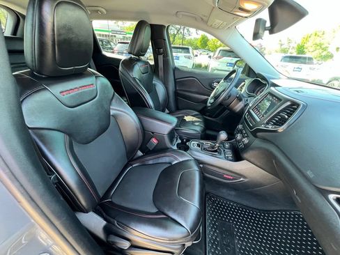 Used 2019 Jeep Cherokee Trailhawk w/ Cold Weather Group AWD/4WD image 31