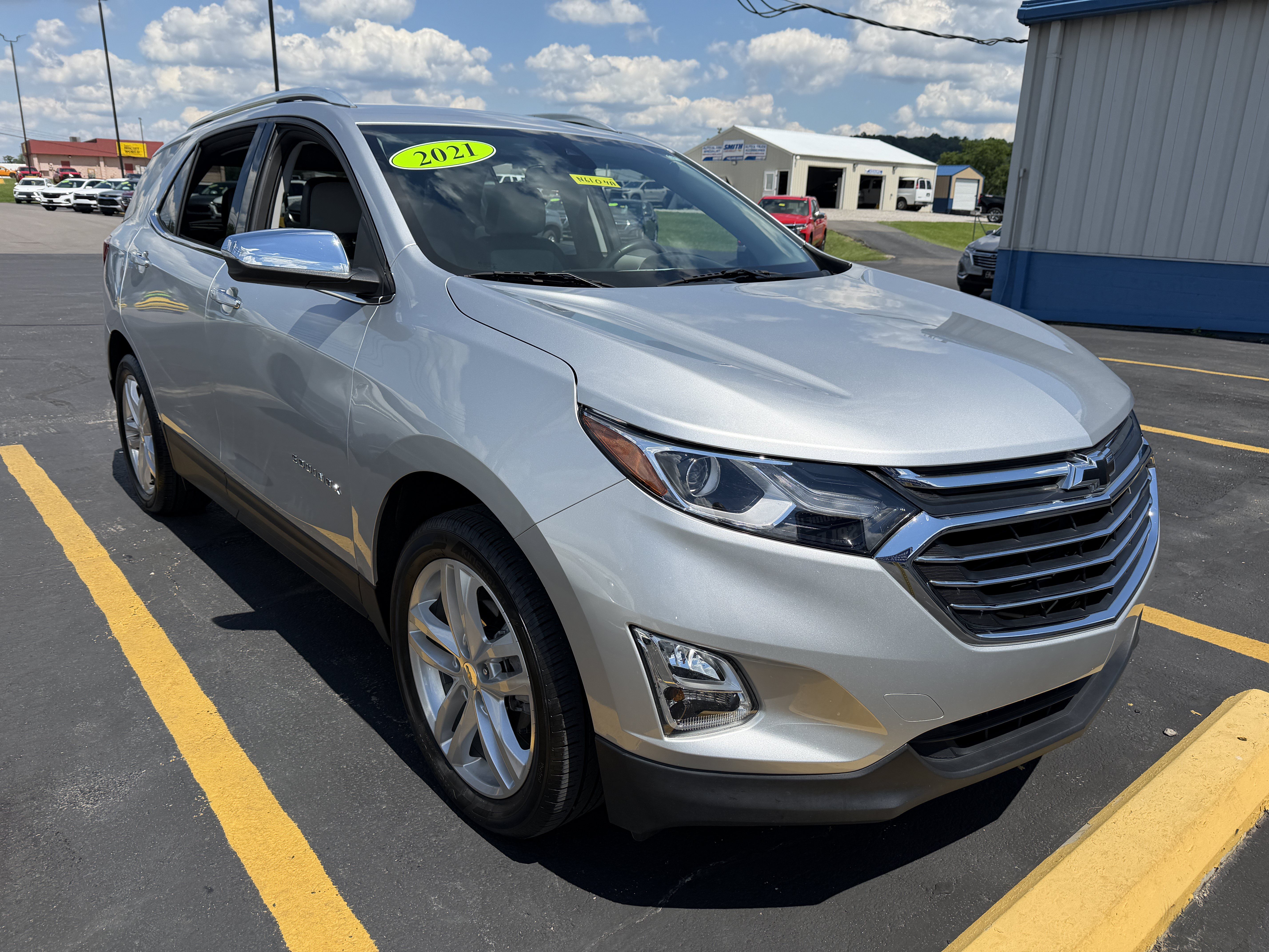 Used 2021 Chevrolet Equinox Premier AWD/4WD image 2