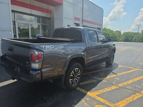 Used 2021 Toyota Tacoma TRD Sport AWD/4WD image 3