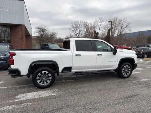 Used 2025 Chevrolet Silverado 2500 Custom w/ Custom Value Package image 9