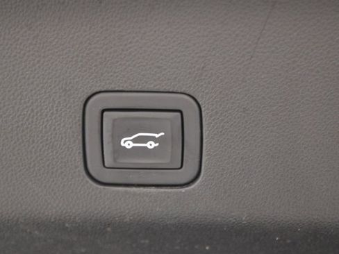 Used 2023 GMC Yukon Denali Ultimate image 18