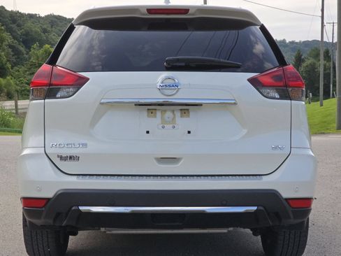 Used 2019 Nissan Rogue SV w/ Sun & Sound Touring Package FWD image 18