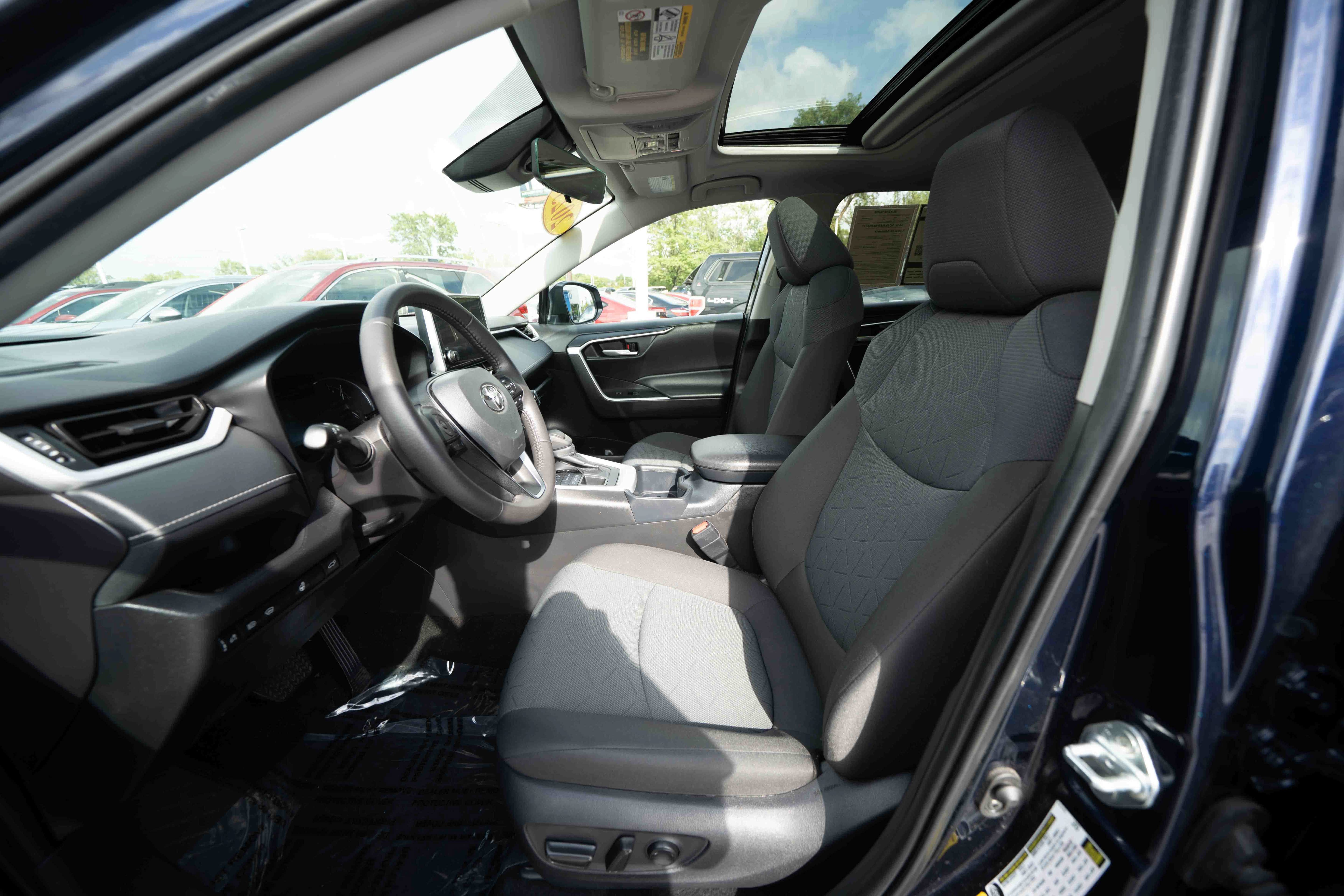 Used 2025 Toyota RAV4 XLE w/ Convenience Package AWD/4WD image 9