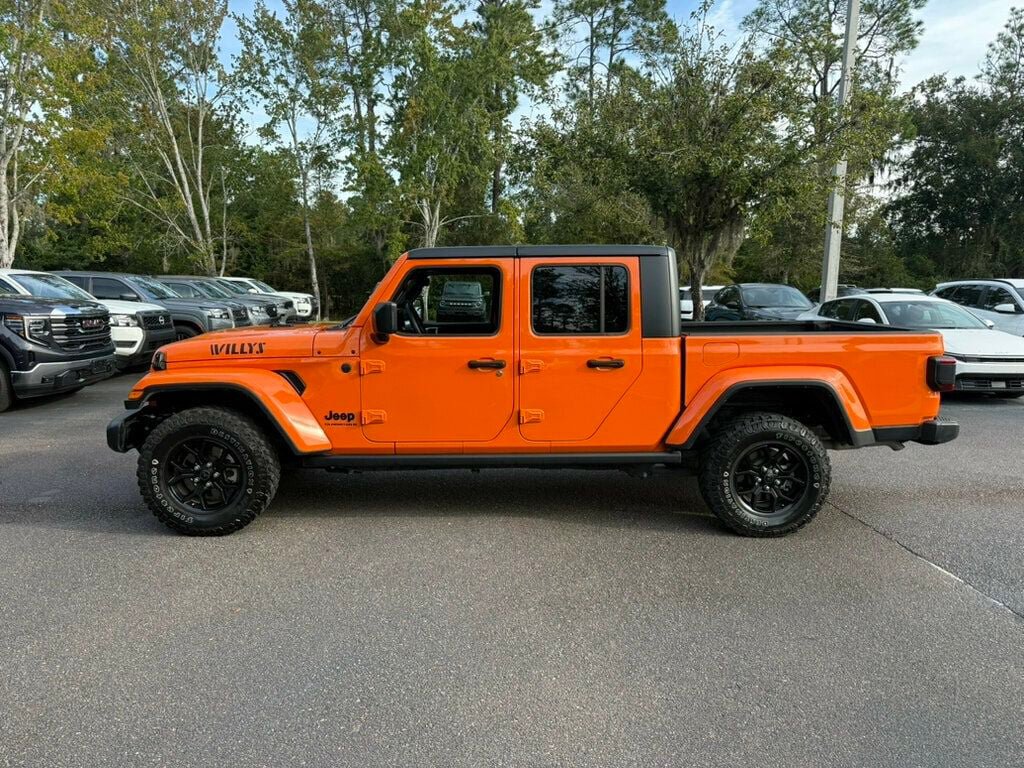Used 2025 Jeep Gladiator Sport AWD/4WD image 2
