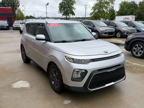 Used 2021 Kia Soul S image 2
