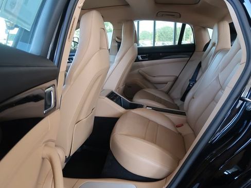 Used 2019 Porsche Panamera RWD image 31