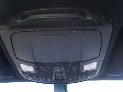 Used 2017 Lincoln Continental Select image 34