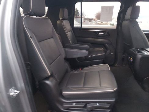 Used 2025 Chevrolet Suburban Premier image 24