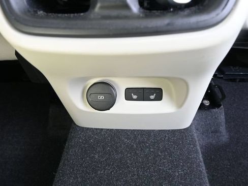 Used 2023 Volvo XC40 B5 Plus w/ Protection Package Premier AWD/4WD image 36
