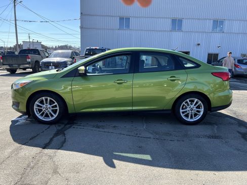 Used 2018 Ford Focus SE w/ Cold Weather Package image 8
