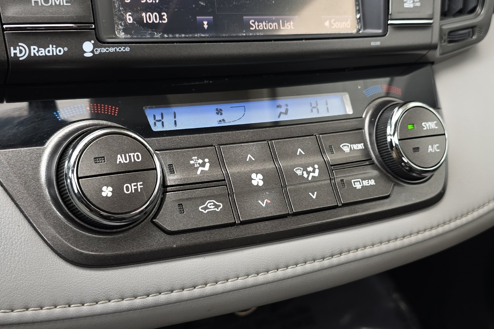 Used 2015 Toyota RAV4 Limited AWD/4WD image 18