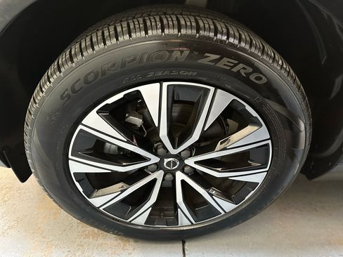 Used 2025 Volvo XC60 B5 Plus image 26