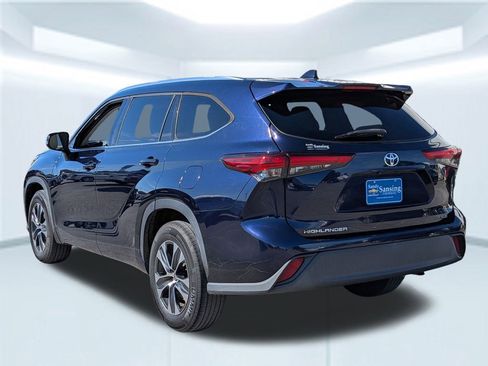 Used 2020 Toyota Highlander XLE image 4