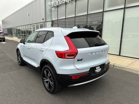 Certified 2025 Volvo XC40 B5 Core AWD/4WD image 3