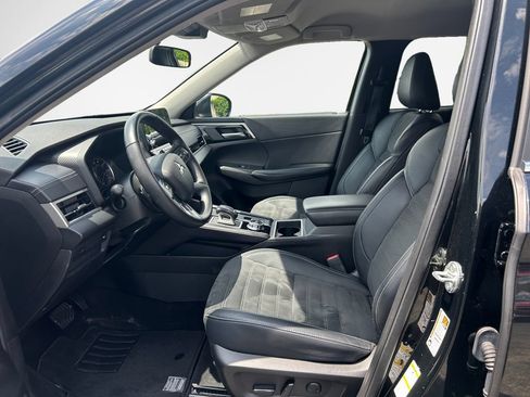 Used 2023 Mitsubishi Outlander SE AWD/4WD image 12