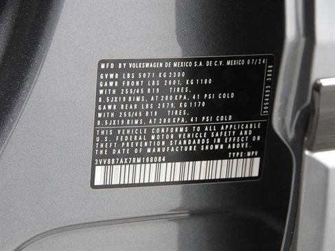 Certified 2024 Volkswagen Tiguan SE R-Line image 22