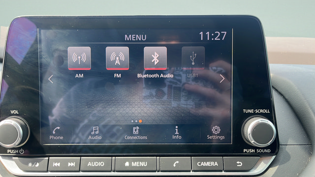 Used 2023 Nissan Rogue S AWD/4WD image 15