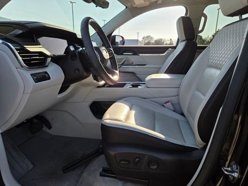 Used 2024 GMC Acadia Denali w/ Super Cruise Package image 4