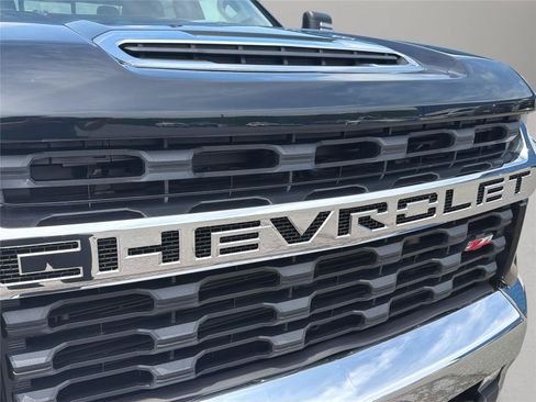 Used 2022 Chevrolet Silverado 2500 LT w/ Convenience Package AWD/4WD image 9