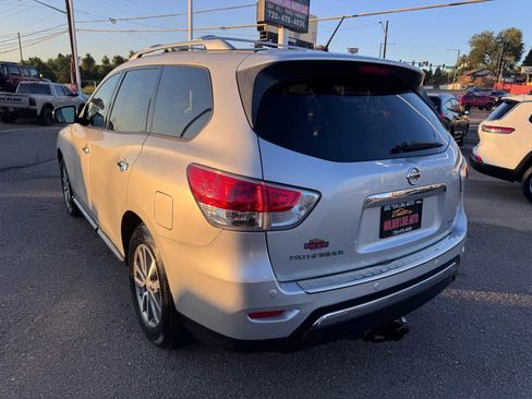 Used 2015 Nissan Pathfinder SV image 6