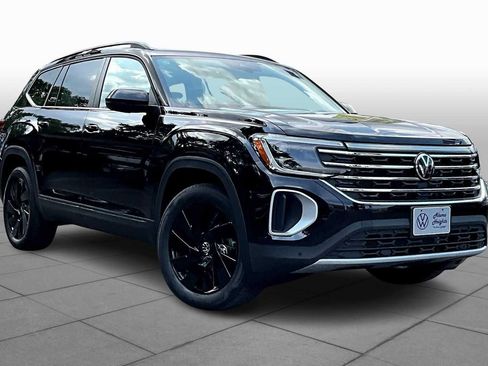 New 2026 Volkswagen Atlas SE FWD image 2