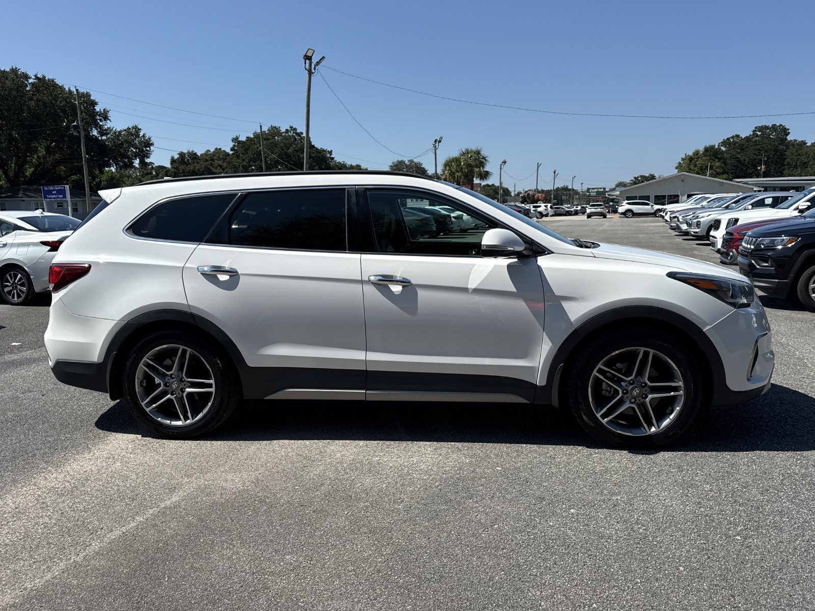 Used 2018 Hyundai Santa Fe Limited FWD image 6