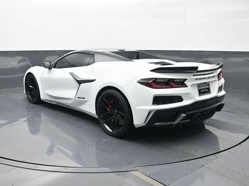 Used 2025 Chevrolet Corvette Z06 RWD image 3