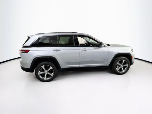 Used 2023 Jeep Grand Cherokee Limited AWD/4WD image 4