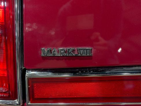 Used 1990 Lincoln Mark VII LSC RWD image 25