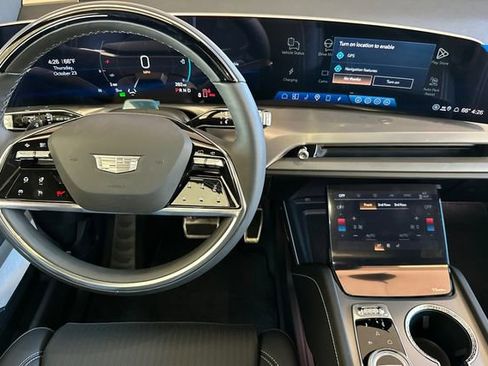 New 2026 Cadillac Vistiq Sport w/ LPO, Floor Liner Package image 14