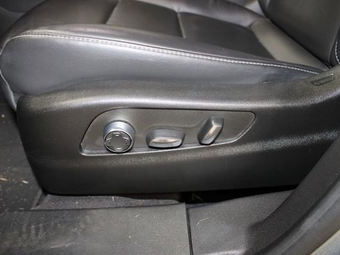 Used 2024 Cadillac XT4 Premium Luxury image 17