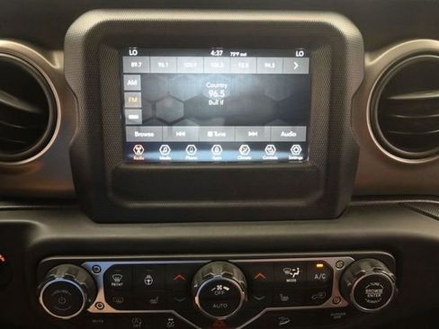 Used 2018 Jeep Wrangler Unlimited Sport S AWD/4WD image 11