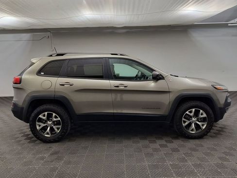Used 2016 Jeep Cherokee Trailhawk w/ Comfort/Convenience Group AWD/4WD image 8