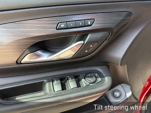 Used 2019 GMC Terrain SLT w/ Preferred Package FWD image 28