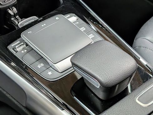 Used 2022 Mercedes-Benz GLB 250 4MATIC image 26