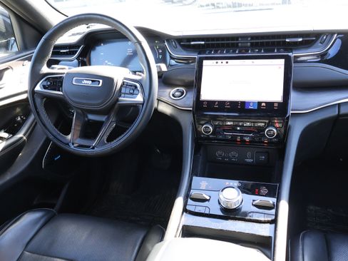 Used 2022 Jeep Grand Cherokee Overland w/ Advanced Protech Group III image 16