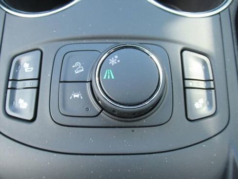 Used 2024 GMC Terrain SLE w/ Driver Convenience Package FWD image 23
