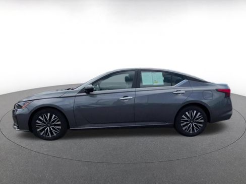 Used 2025 Nissan Altima 2.5 SV FWD image 8