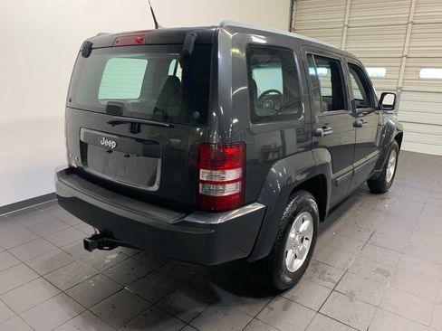 Used 2011 Jeep Liberty Sport image 3