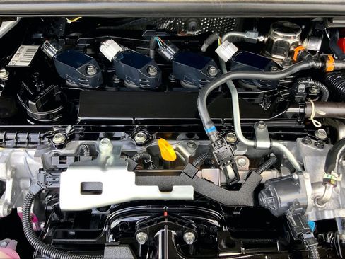 Used 2025 Toyota Prius LE FWD image 32