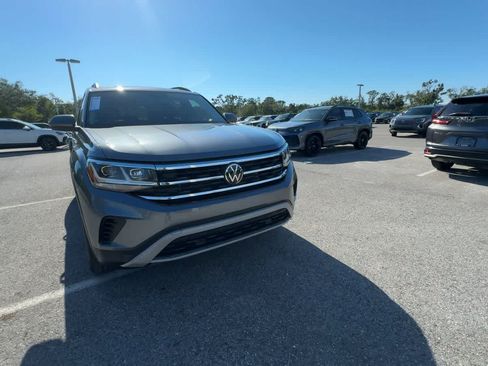 Used 2023 Volkswagen Atlas SE w/ Panoramic Sunroof Package FWD image 2