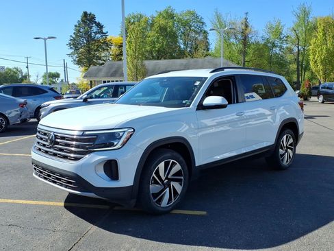 Used 2024 Volkswagen Atlas SEL Premium R-Line AWD/4WD image 3