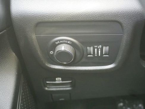 Used 2023 Jeep Grand Cherokee Altitude image 26