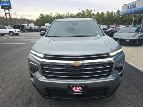 New 2026 Chevrolet Traverse LT w/ Enhanced Driving Package image 2