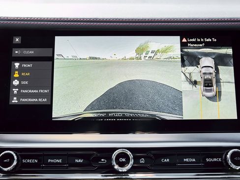 Used 2023 Bentley Flying Spur V8 image 82